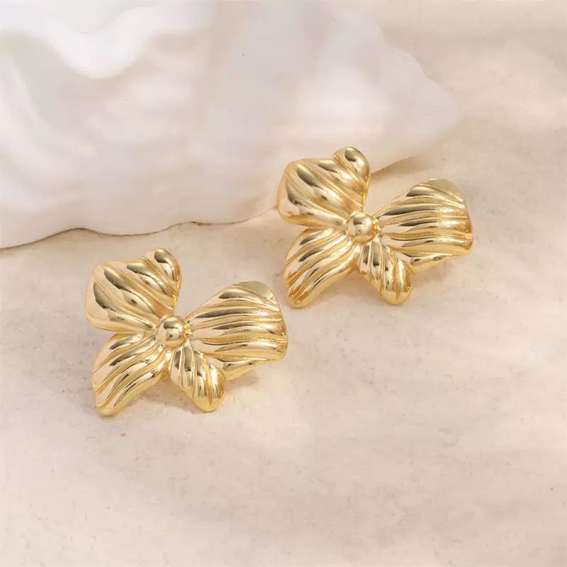 Pleat Bow Studs - Image 3