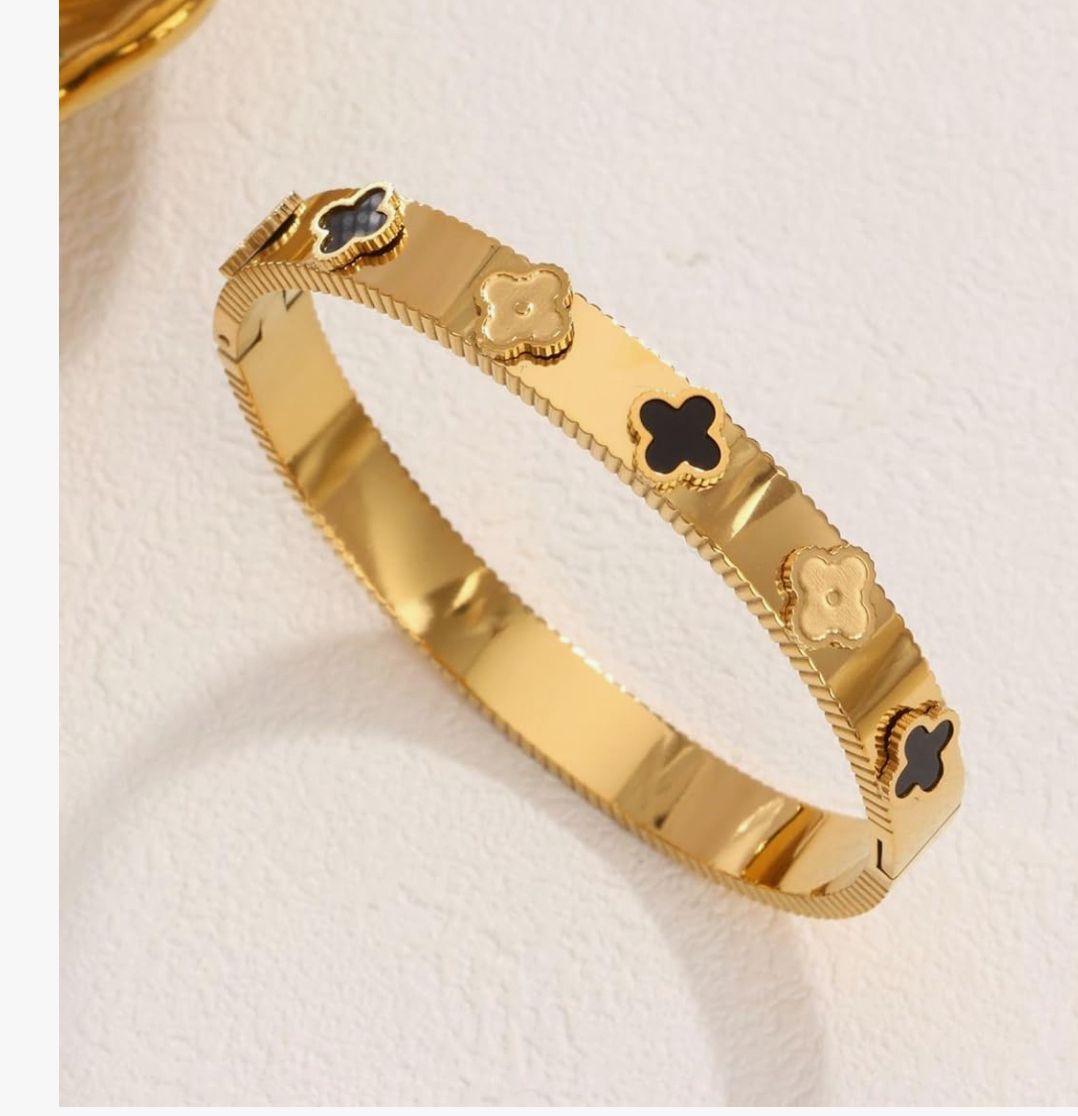 Luxe Clover Hinge Bangle