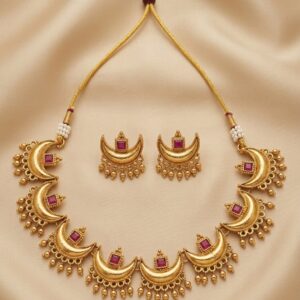 Chand necklace gold eith detailing stone