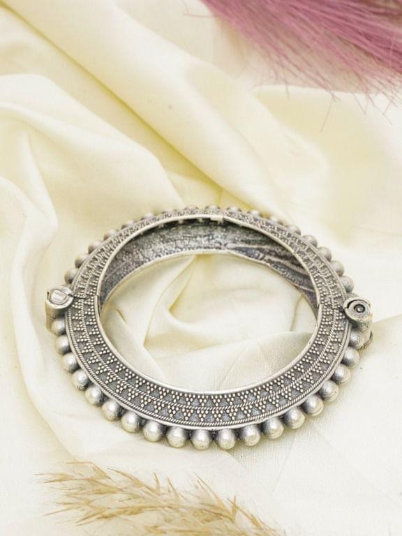 Oxidized Silver Dotted Border Kada