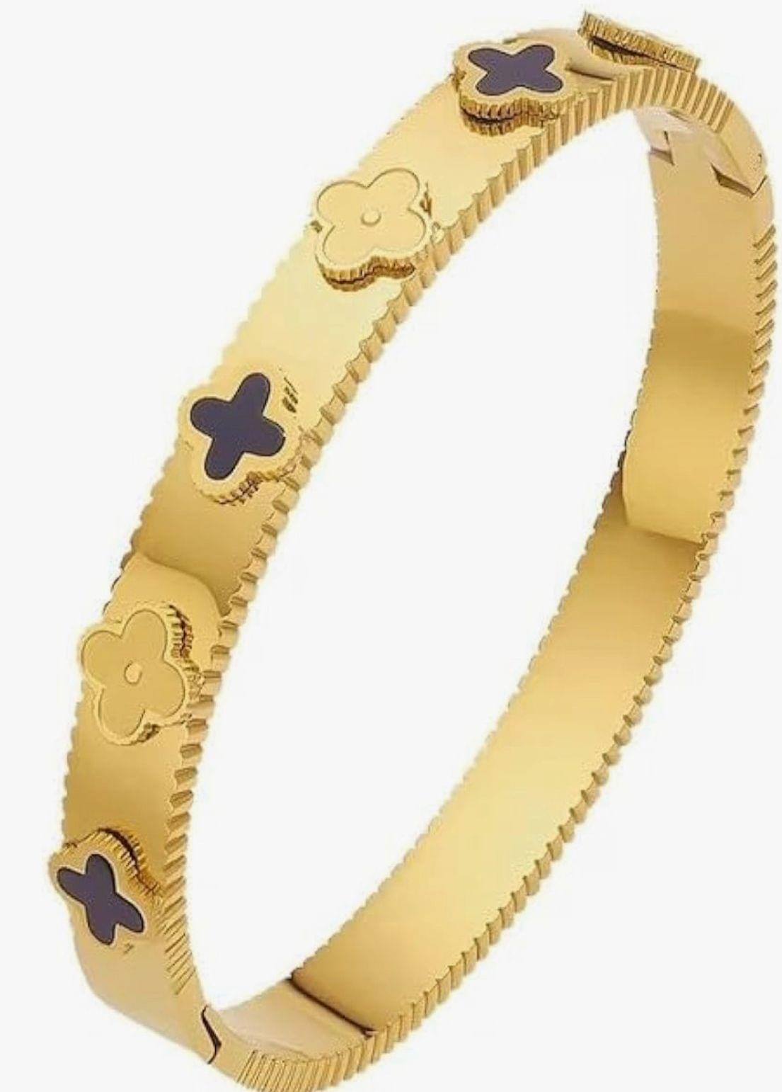 Luxe Clover Hinge Bangle - Image 4